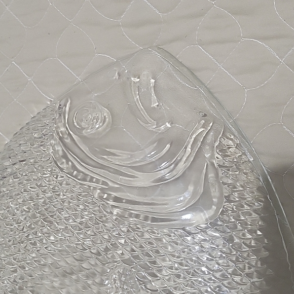 Large Clear Glass Fish Shaped Serving Platter - Picture 3 of 8